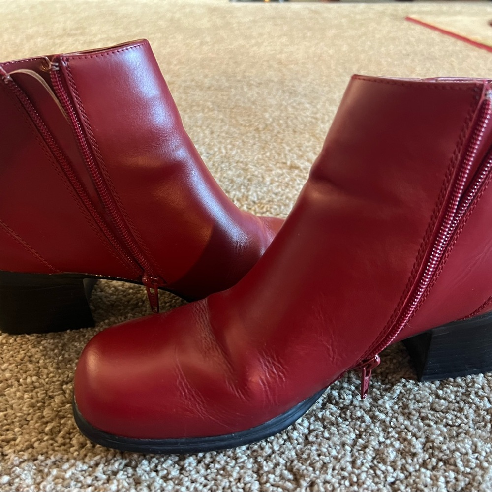 Valenci Comfort Red booties